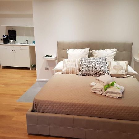 Via Roma Apartment Deluxe Salerno Ngoại thất bức ảnh