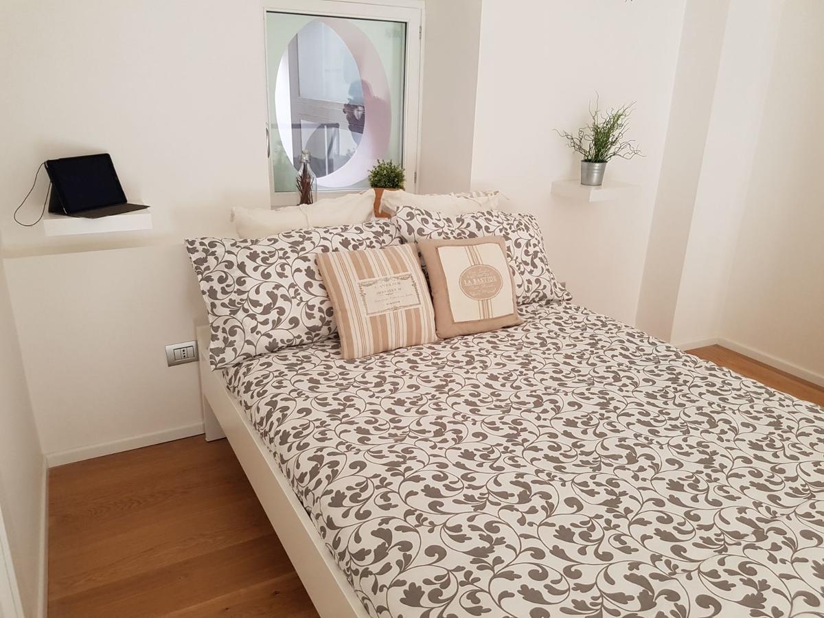 Via Roma Apartment Deluxe Salerno Ngoại thất bức ảnh